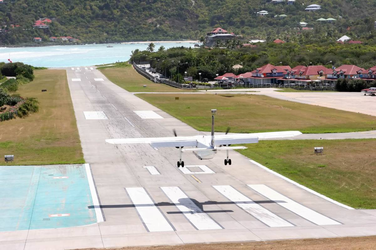Which caribbean island is the best to live on full time