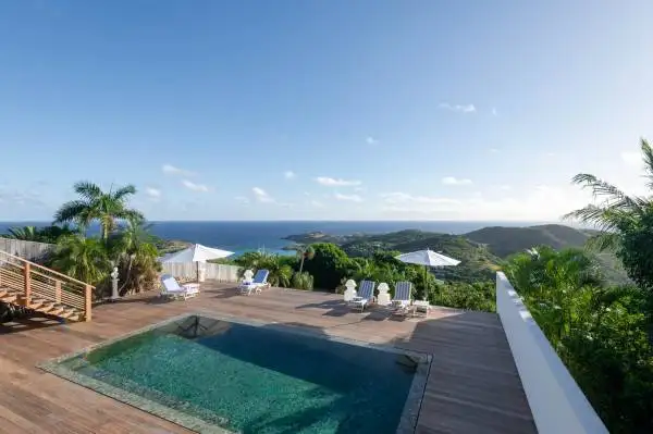 4 bedroom villa with 180° view from the Grand Cul-de-Sac lagoon to Toiny beach