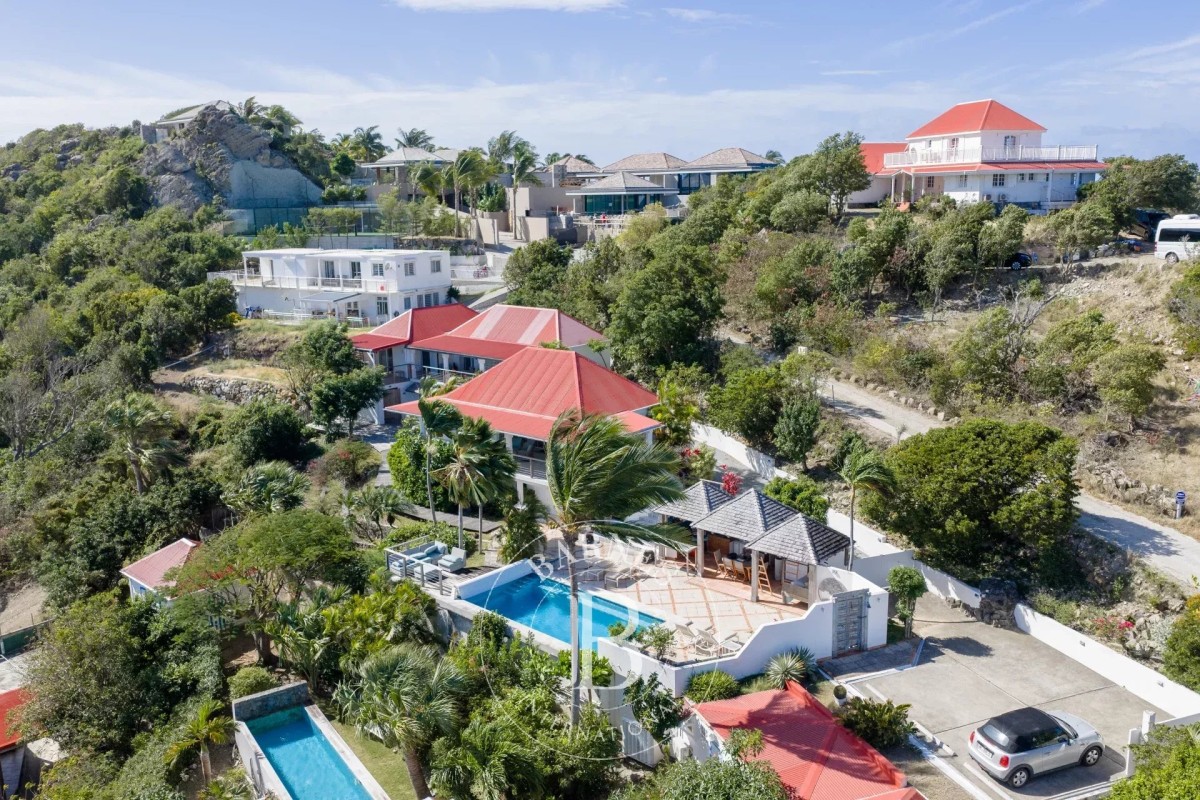 Villa in Colombier - picture 3