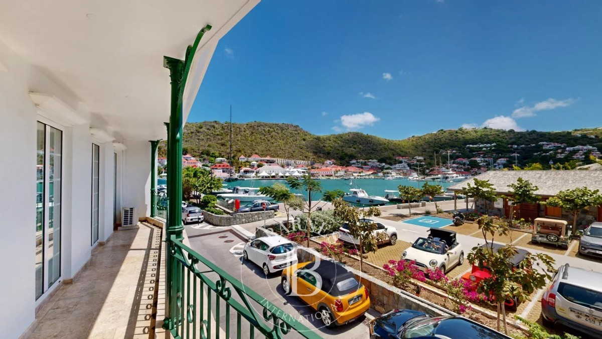 Commercial building for sale - picture 2