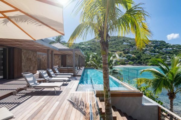 Waterfront Villa in Marigot - picture 1