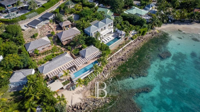 Waterfront Villa in Marigot - picture 2