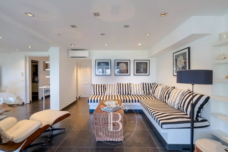 Duplex Unit with Sea View - picture 5