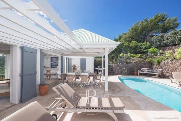 Villa in Pointe Milou - picture 1