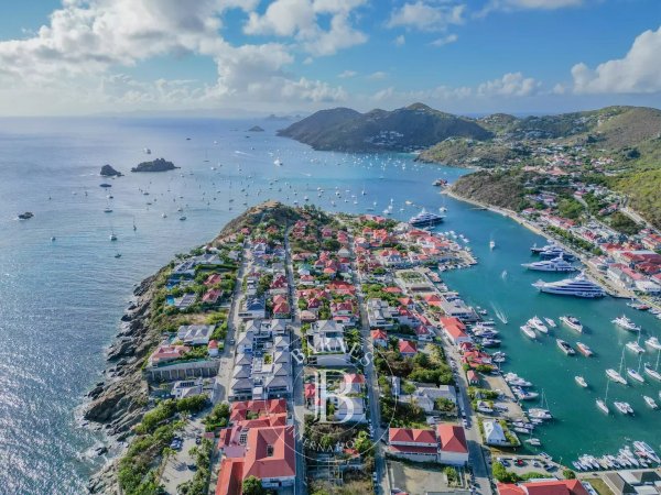 Maison sur parcelle d'environ...