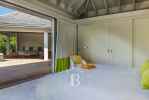 Beautiful villa in a private domain - picture 9 title=